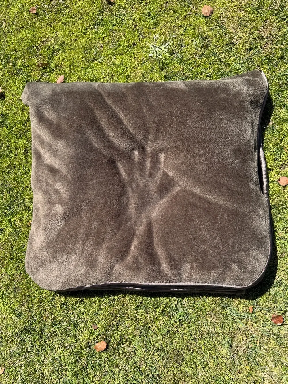 Brookstone NAP Satin Trim Plush Blanket All-Season Mocha Soft Cozy Queen Nice!